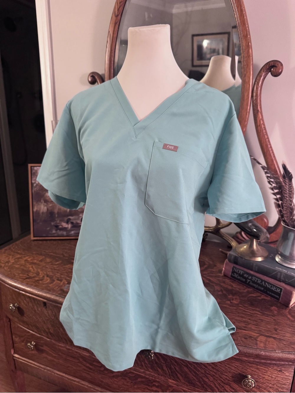 Figs Women's V-Neck Scrub Top in Seafoam Green
